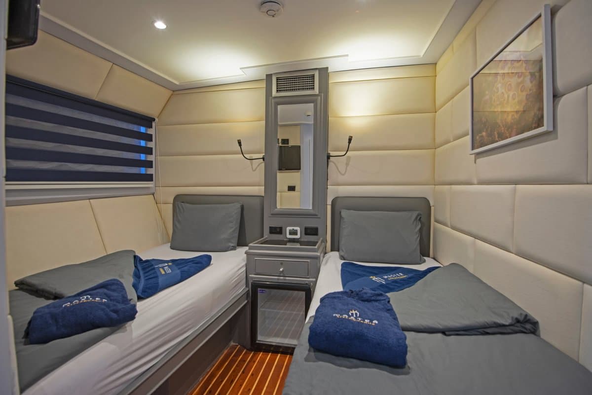 Classic Twin Cabin
